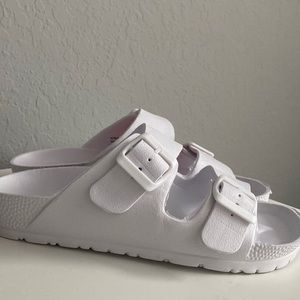 White, Size 9, Beach slides/sandals. Never worn. Great condition.